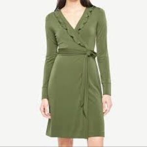 057 - Ann Taylor NWOT Green Sheath Wrap Dress V-Neck Long Sleeve, Size 8